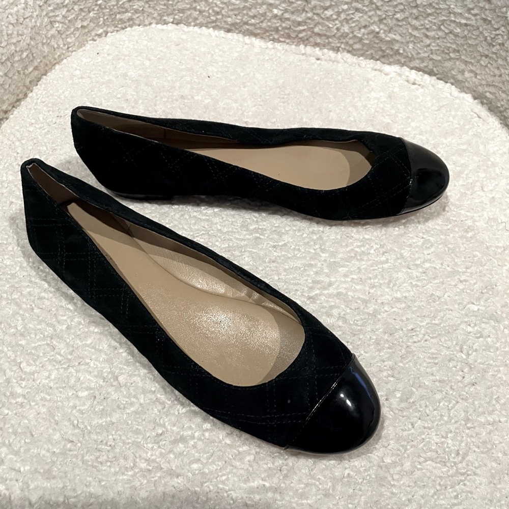 Ann Taylor Wm Sz 9 Black Suede Upper And Pattern Leather Toe Flat Pump